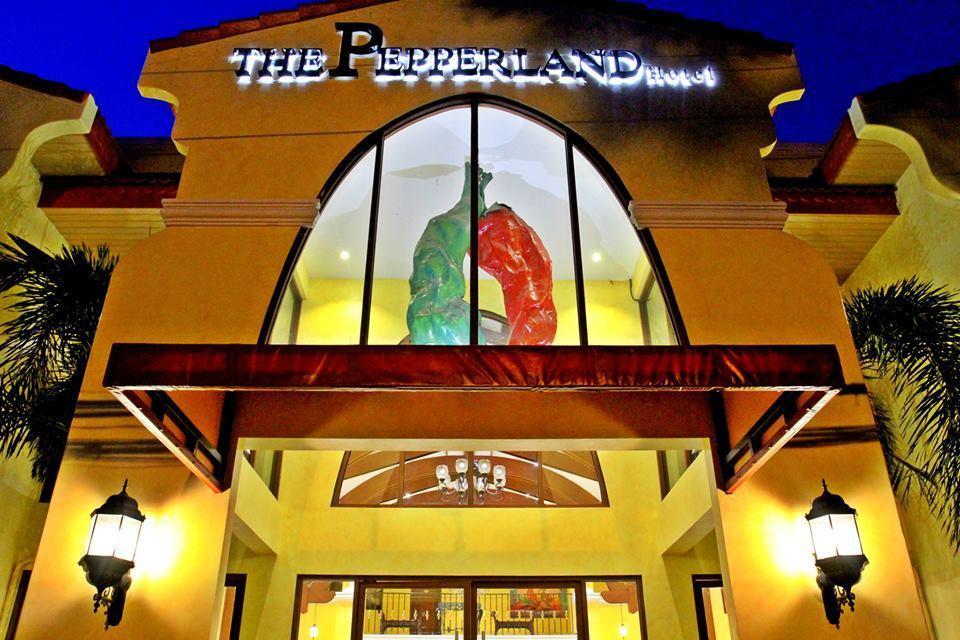 The Pepperland Hotel ليغاسبي المظهر الخارجي الصورة