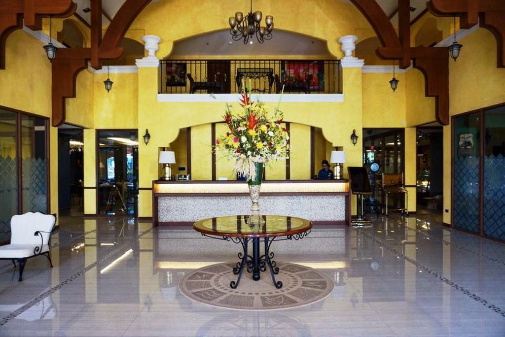 The Pepperland Hotel ليغاسبي المظهر الخارجي الصورة